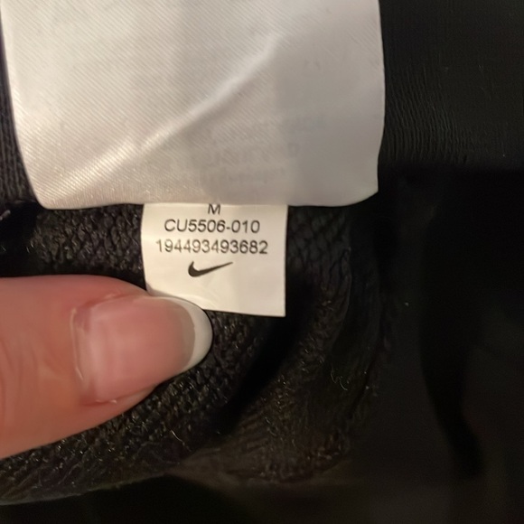 NIKE WOMENS BLACK OVERSIZED MED. CROP LONGSLEEVE SWEATER W/ GRAY TEXTURED SWOOSH - Picture 5 of 6